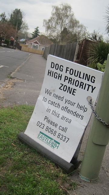 Dog fouling priority zone, King's Road, Chandler's Ford.