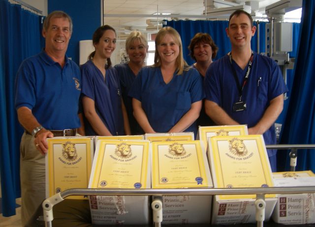 Eastleigh Lions Club delivered Bravery certificates to Southampton General Hospital. 
