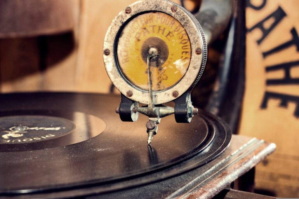 gramophone Image by NoName_13 from Pixabay