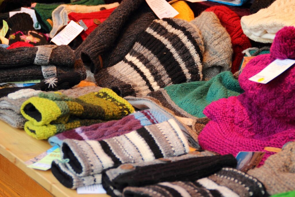 clothes winter Image by meineresterampe from Pixabay