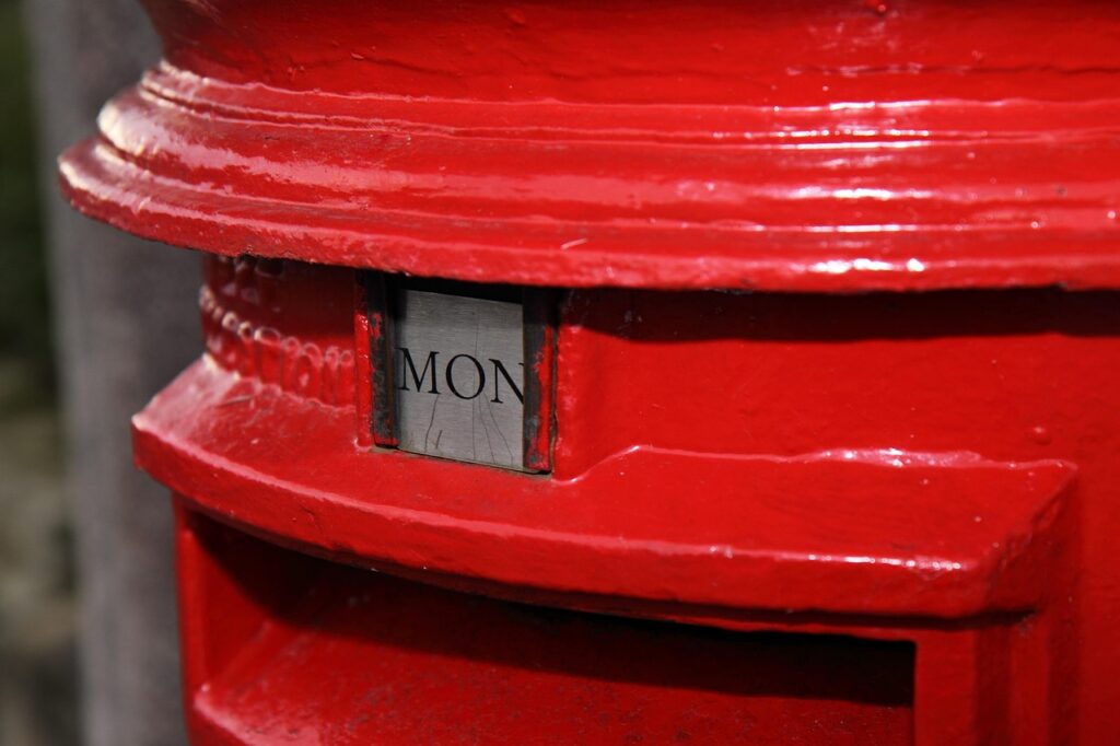 post box Image by PublicDomainPictures from Pixabay